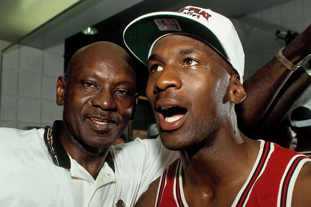 Η αληθινή ιστορία πίσω από τον θάνατο του πατέρα του Michael Jordan