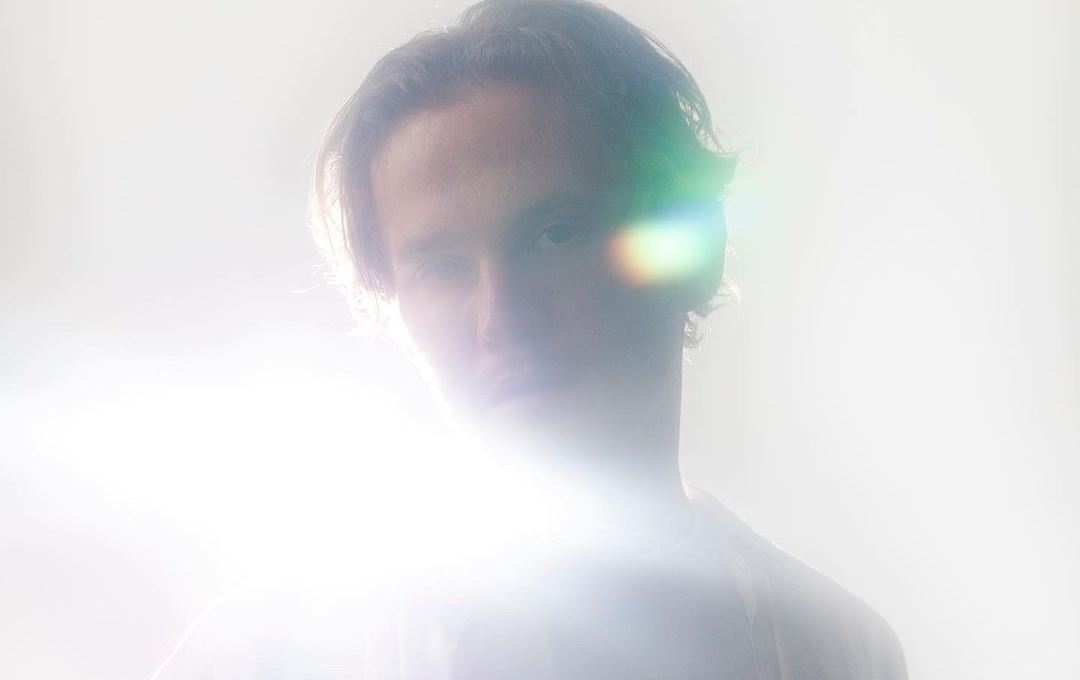 Ο David August έρχεται τον Μάιο στην Αθήνα