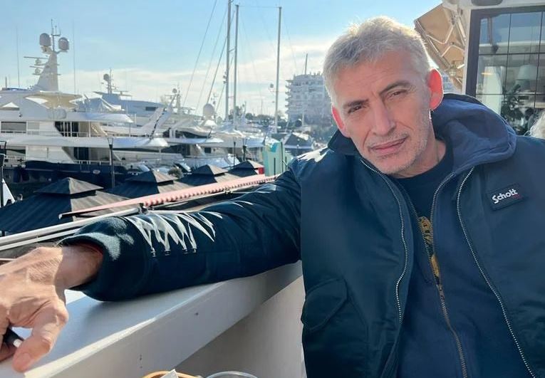 Μία σπάνια φωτογραφία του Παναγιώτη Φασούλα με την οικογένειά του