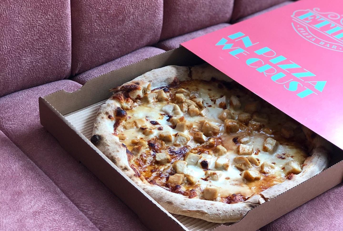 Για πίτσα στο Etien