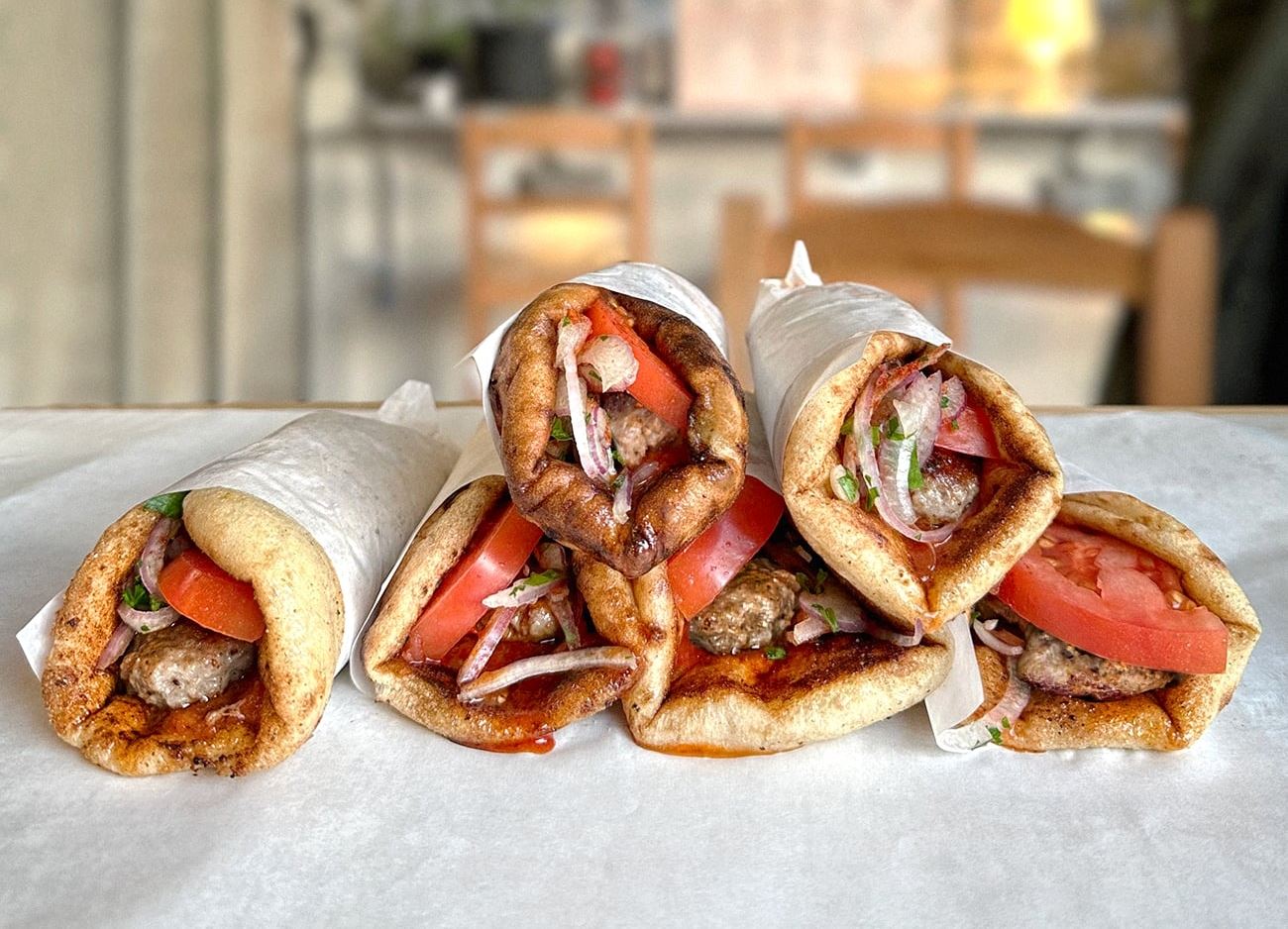 Στο Αιγάλεω θα φας ένα από τα πιο επικά αθηναϊκά σουβλάκια