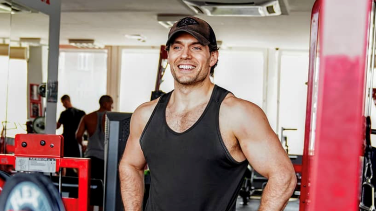 Γιατί ο Superman μοιάζει όλο και περισσότερο με bodybuilder