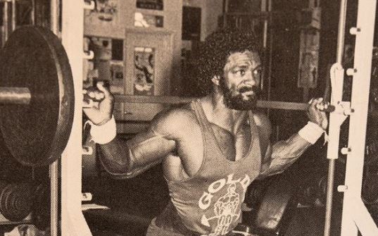 Ο 'Νονός' του bodybuilding και μία δυνατή προπόνηση για χέρια