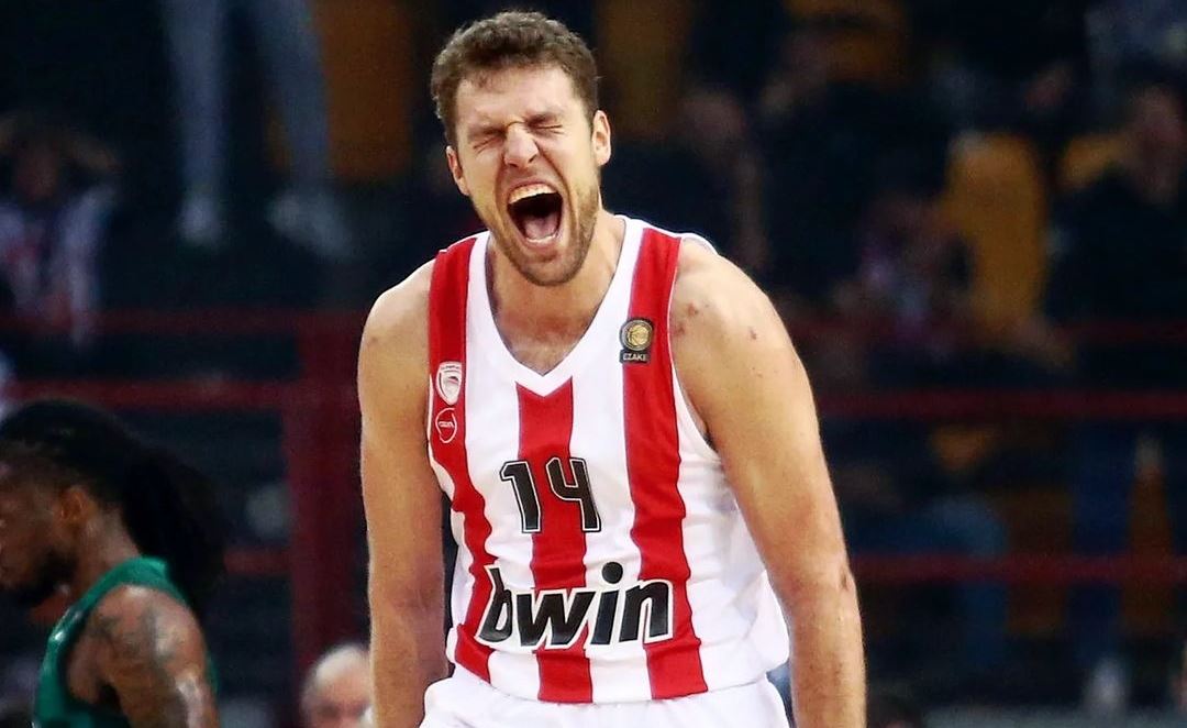 Όλα δείχνουν πως ο Σάσα Βεζένκοφ επιστρέφει στον Ολυμπιακό