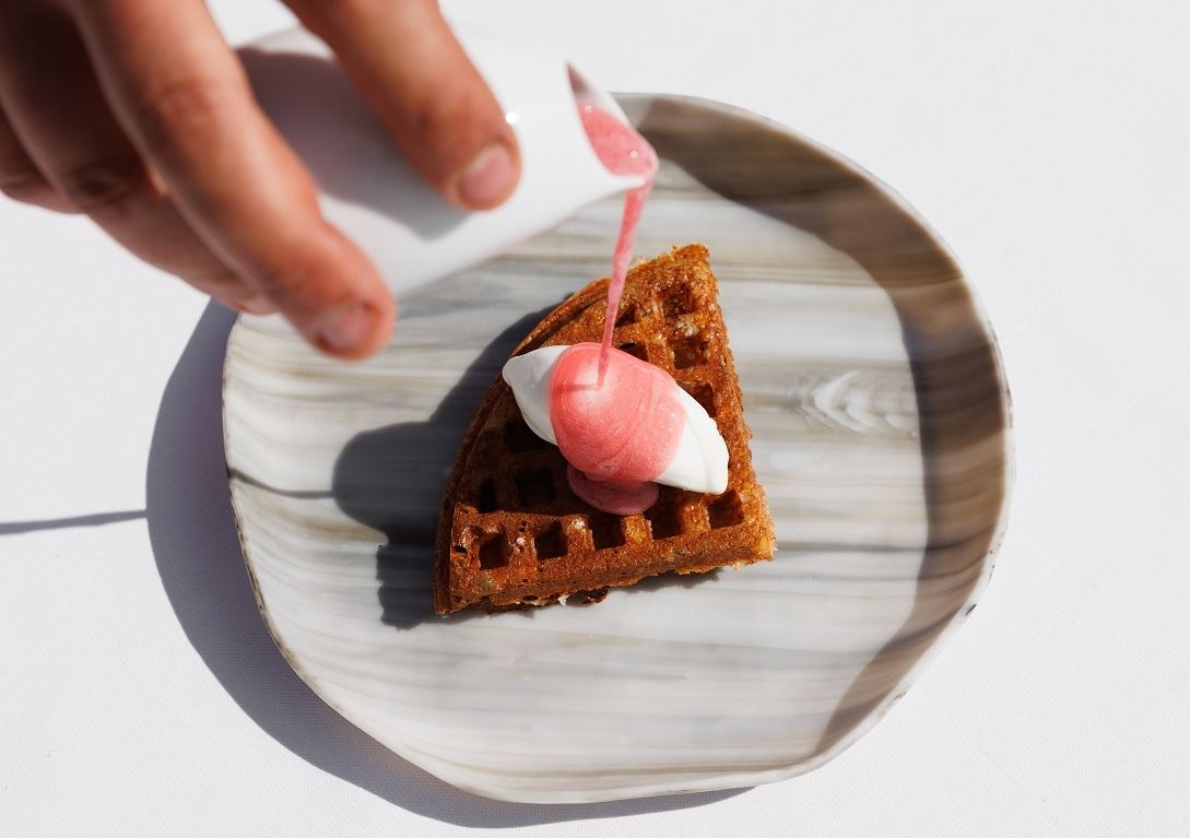 Στο Pelagos, το νέο μενού ταξιδεύει σε Σίφνο, Σαντορίνη και Νάξο