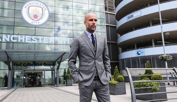 Όταν ο Pep Guardiola έγινε μοντέλο για τον Antonio Miró