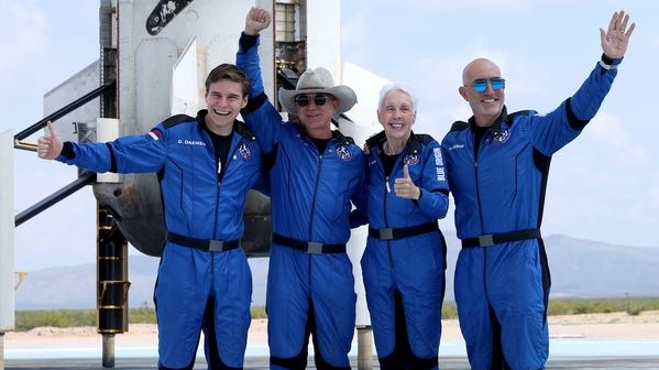 Ο Jeff Bezos λέει ότι η πρώτη του διαστημική πτήση έμοιαζε με μνημόσυνο