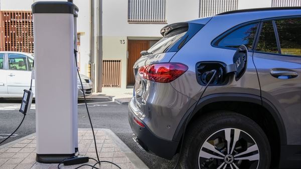 Τα ηλεκτρικά οχήματα μεταπωλούνται σε χαμηλότερη τιμή. Αλλά γιατί;