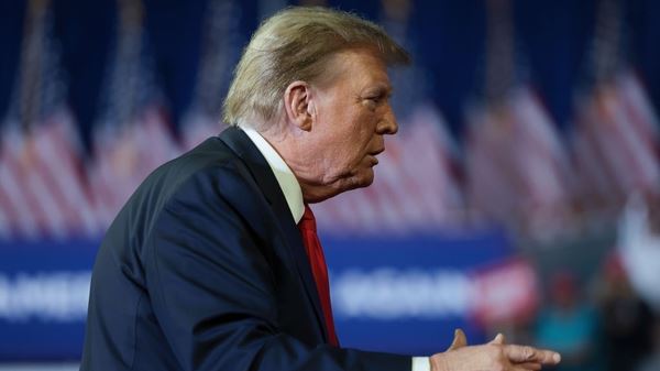 Γιατί ο Donald Trump 'έκανε γαργάρα' τον θάνατο του Alexei Navalny;