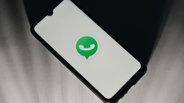 Το νέο τρικ για να κάνεις 'αδιάβαστο' το 'διαβάστηκε' στο WhatsApp