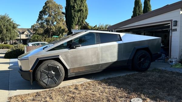 To Cybertruck θα μπορεί να χρησιμοποιηθεί και ως σκάφος, λέει ο Elon Musk