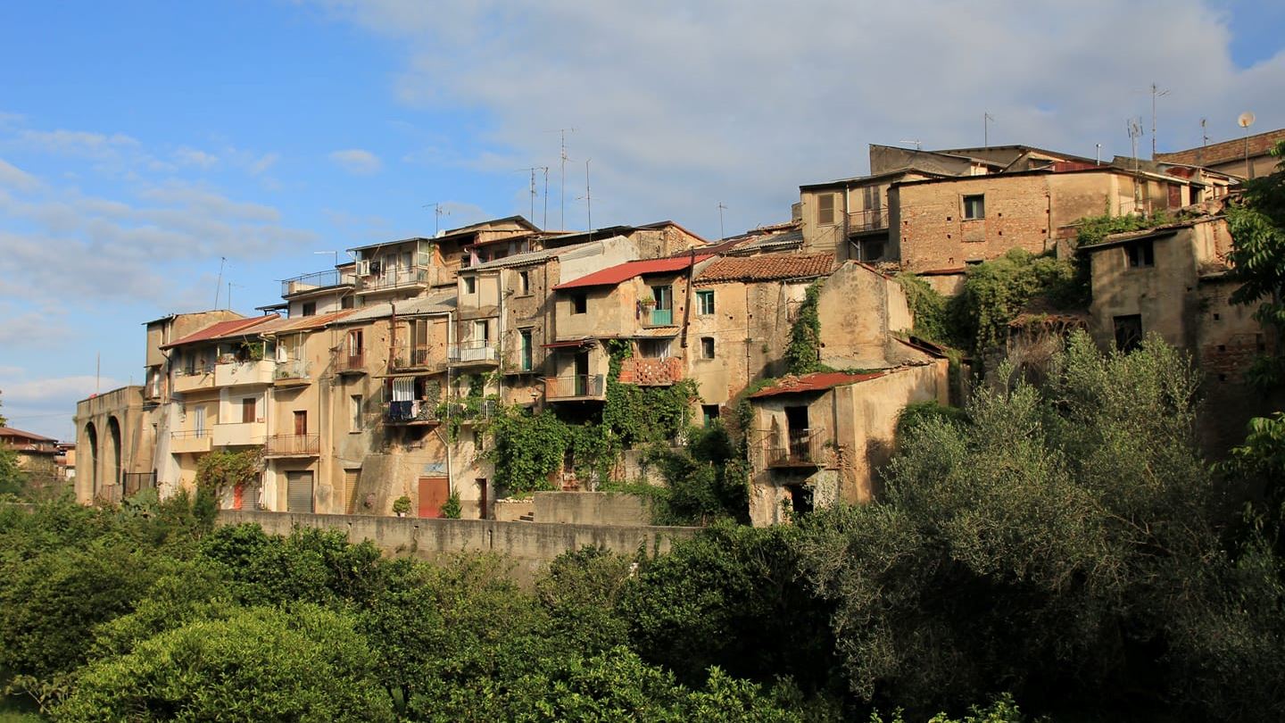 Πανέμορφο χωριό στην Ιταλία χαρίζει σπίτια για 1 ευρώ