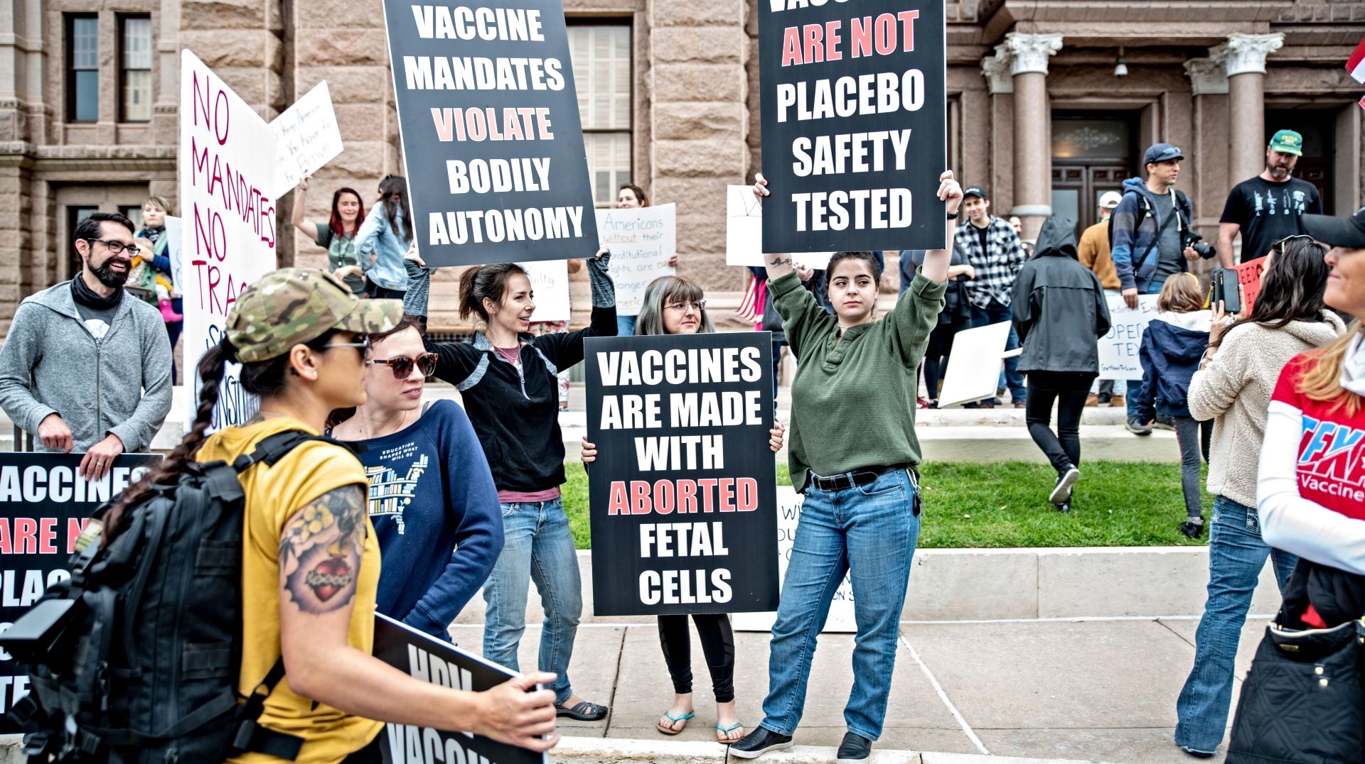 Δώστε 1.000 δολάρια σε όσους δεν θέλουν να εμβολιαστούν