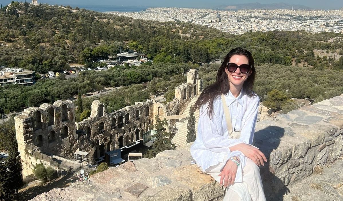 H Anne Hathaway ανεβάζει υπέροχες εικόνες από Ελλάδα στο instagram