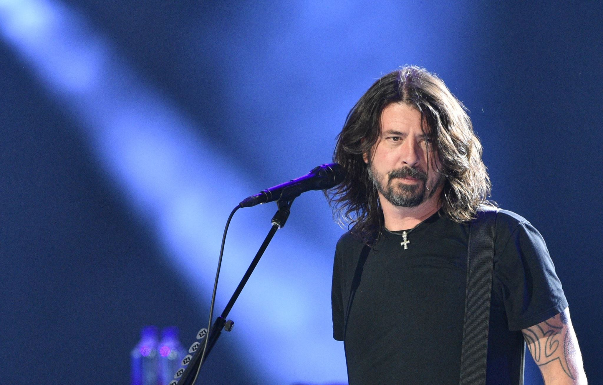 Στα ελληνικά η αυτοβιογραφία του Dave Grohl, ντράμερ των Nirvana και μπροστάρη των Foo Fighters
