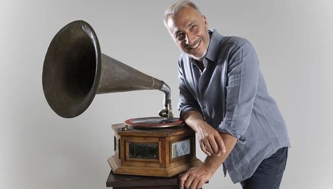 Μίνως Μάτσας: Παίρνω τους βέβηλους ρυθμούς του Μάρκου, τις θεϊκές μελωδίες του Τσιτσάνη και τα βάζω στο δικό μου μουσικό σύμπαν