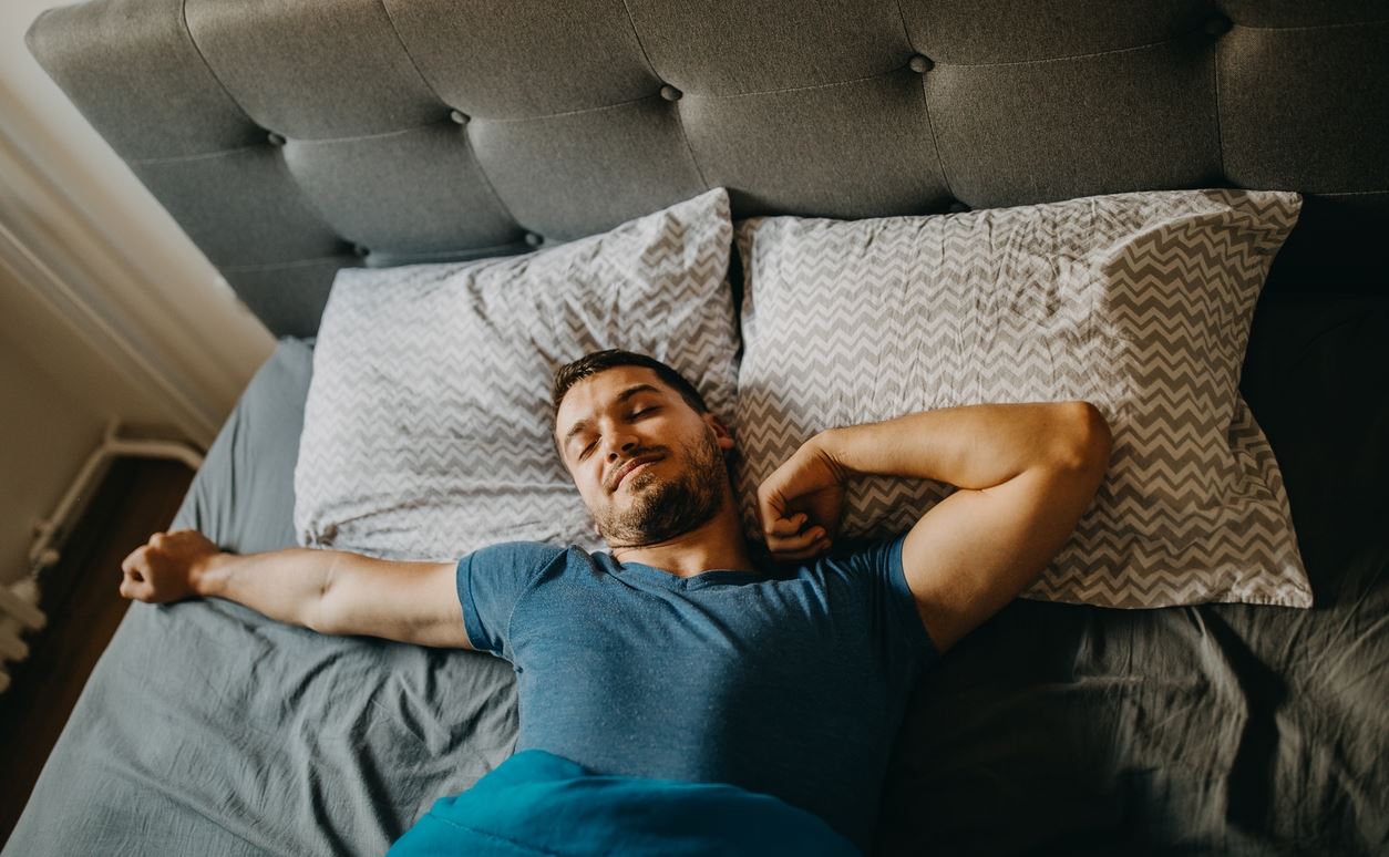 Σε αυτήν τη δουλειά πληρώνεσαι 21.000 ευρώ για να κοιμάσαι