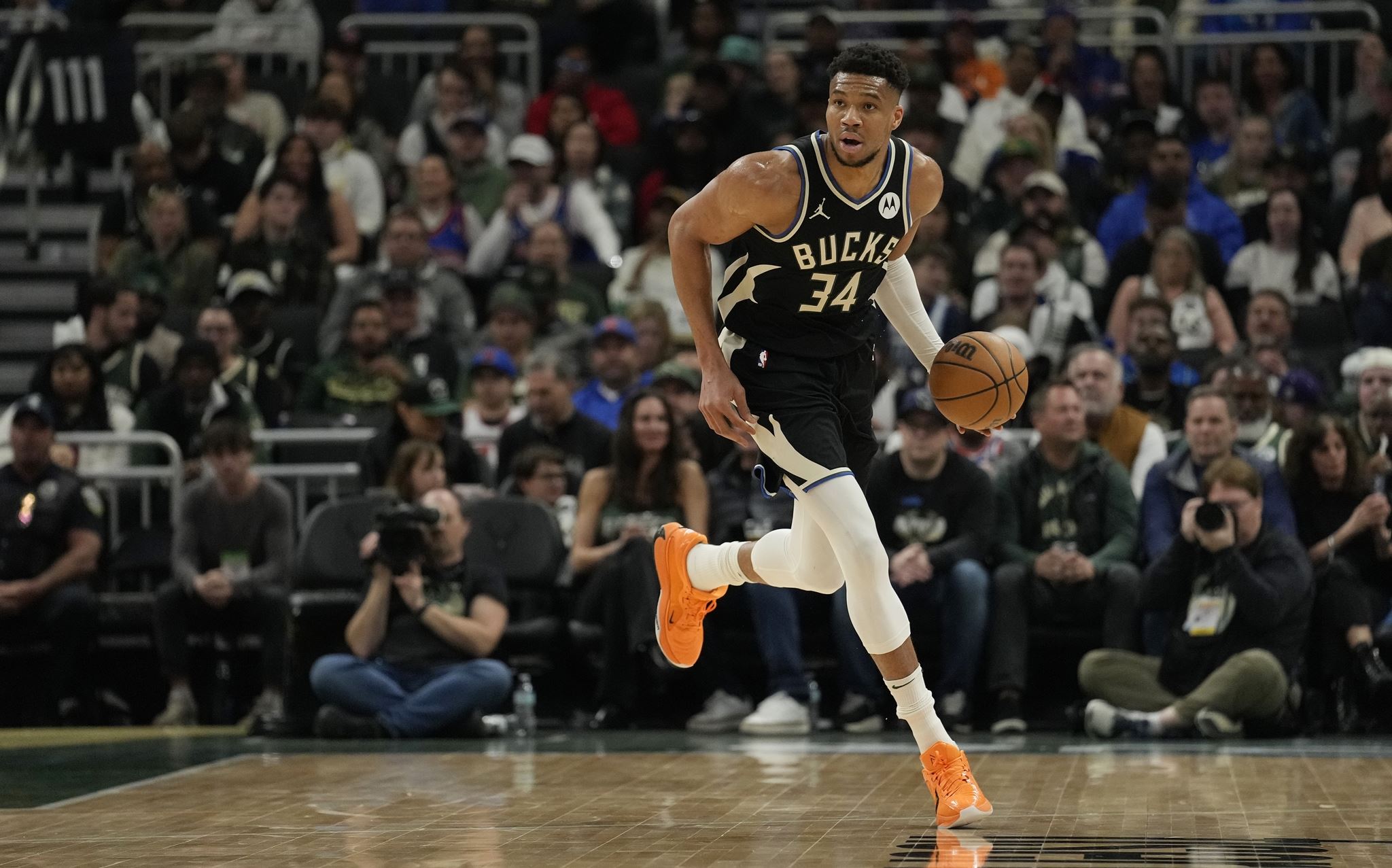 Ο Γιάννης Αντετοκούνμπο έκανε ένα απίθανο ρεκόρ