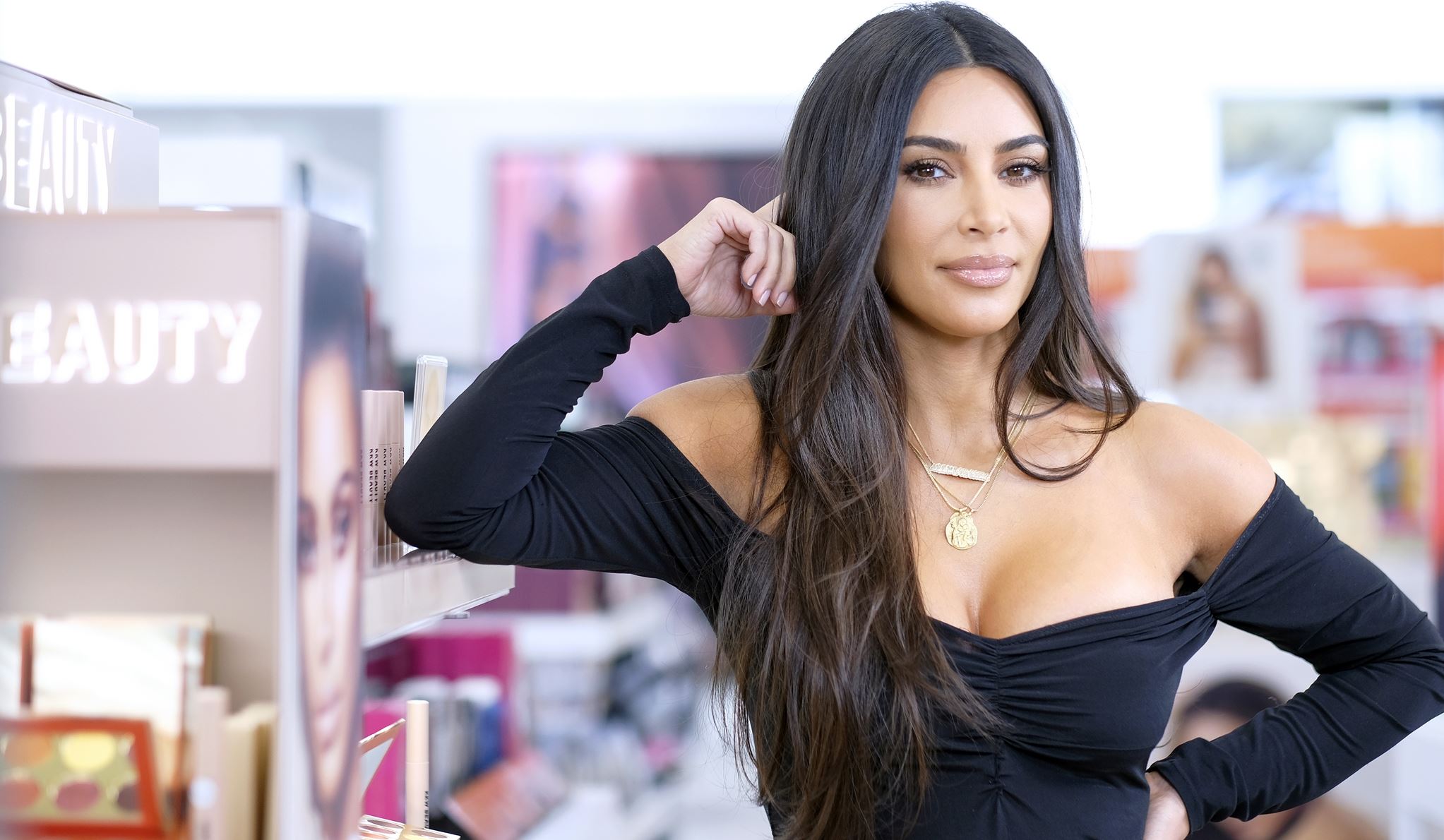 Μία ακόμη Τετάρτη με την Kim Kardashian και το μπικίνι της να απασχολούν το σύμπαν