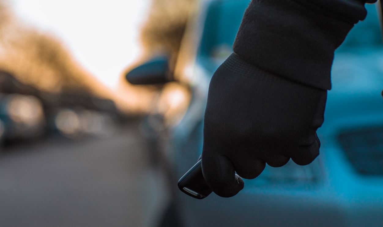 Αυτός είναι ο σύγχρονος -και απίστευτος- τρόπος κλοπής των αυτοκινήτων