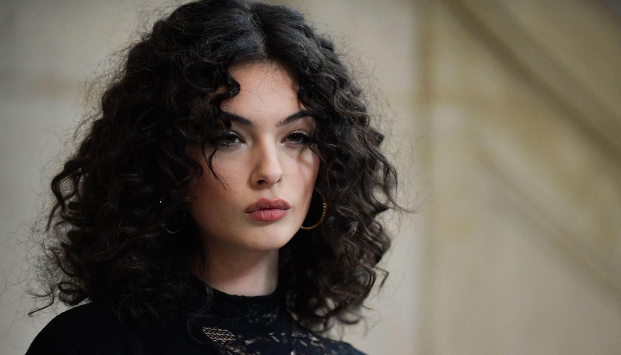 Deva Cassel, υποκλινόμαστε