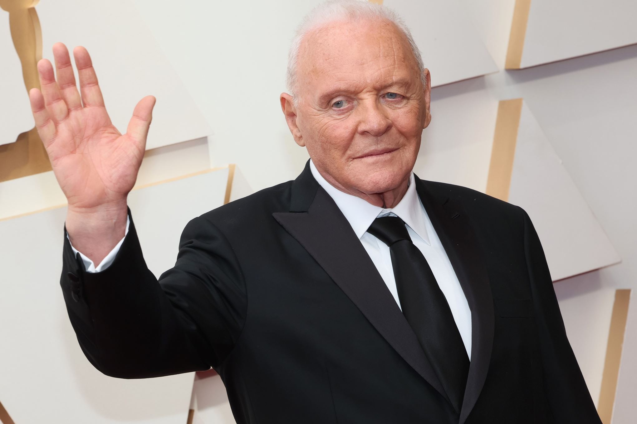 O Anthony Hopkins γράφει βιβλίο για τη ζωή του