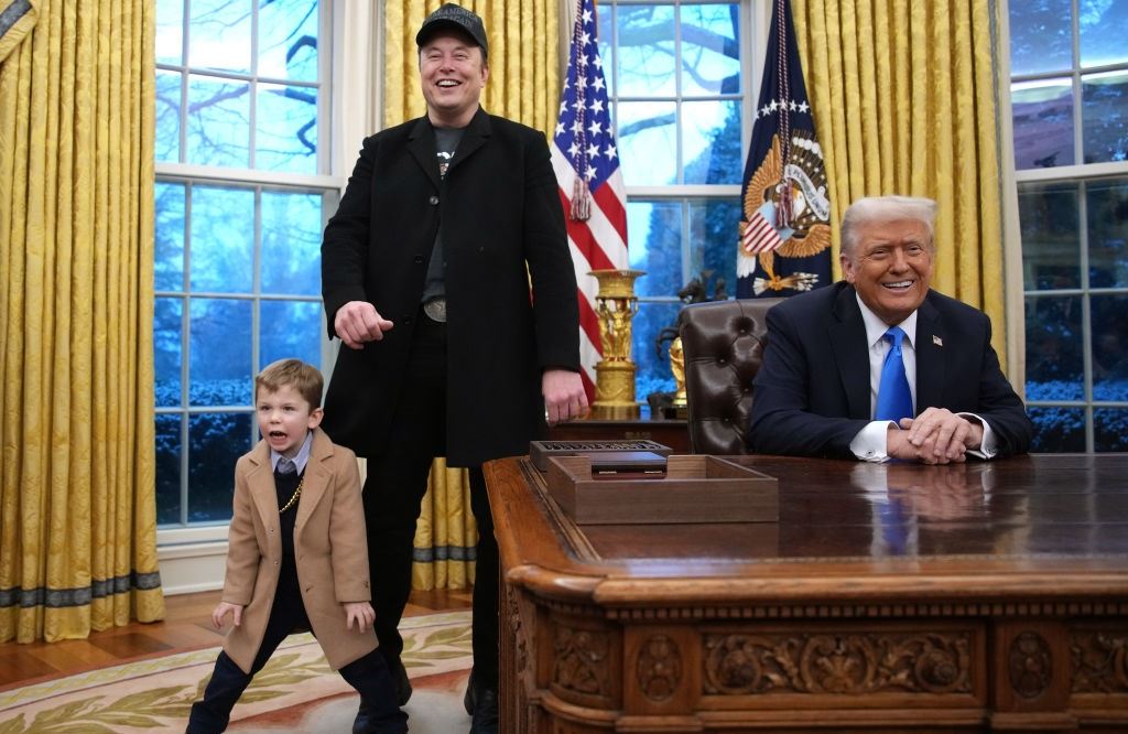 Γιατί το X του Elon Musk θα δώσει 10 εκατ. δολάρια στον Trump