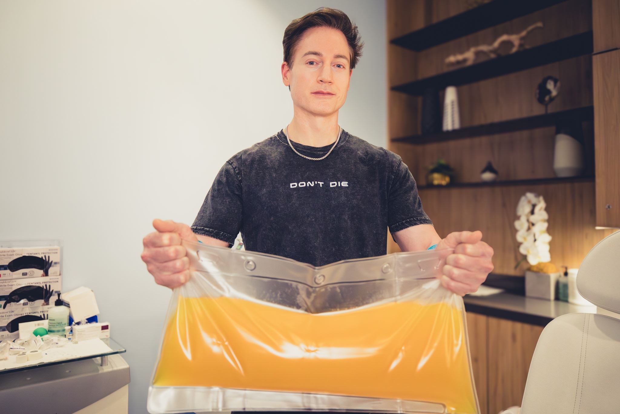 Mεγιστάνας αφαίρεσε 'όλο το πλάσμα από το σώμα του' για να δείχνει νεότερος