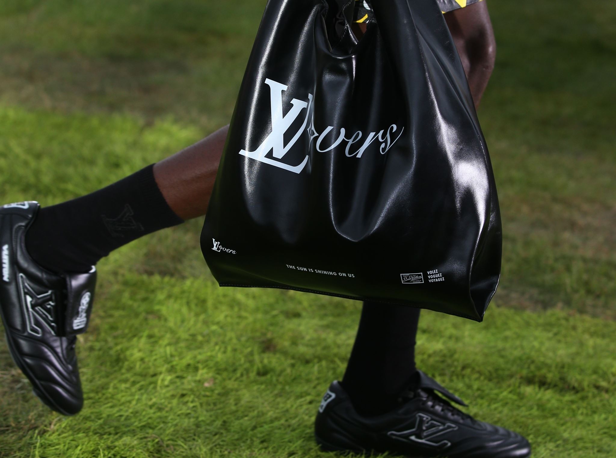 Λατρέψαμε τα LV Footprint Soccer sneakers του Pharrell Williams