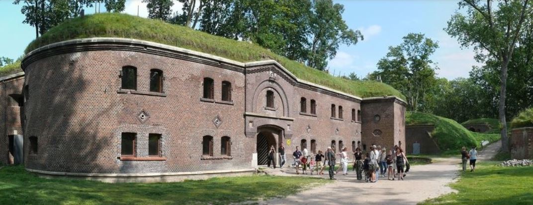 Για κάποιο λόγο, ο κόσμος κάνει σεξ σε αυτό το πολωνικό μουσείο