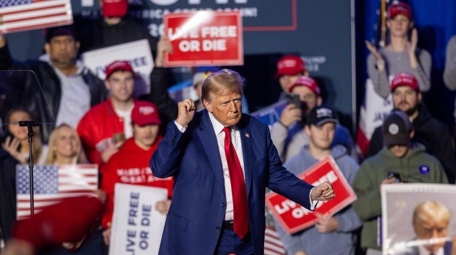 Σε άλλα νέα, ο Donald Trump αντιγράφει ατάκες του Χίτλερ