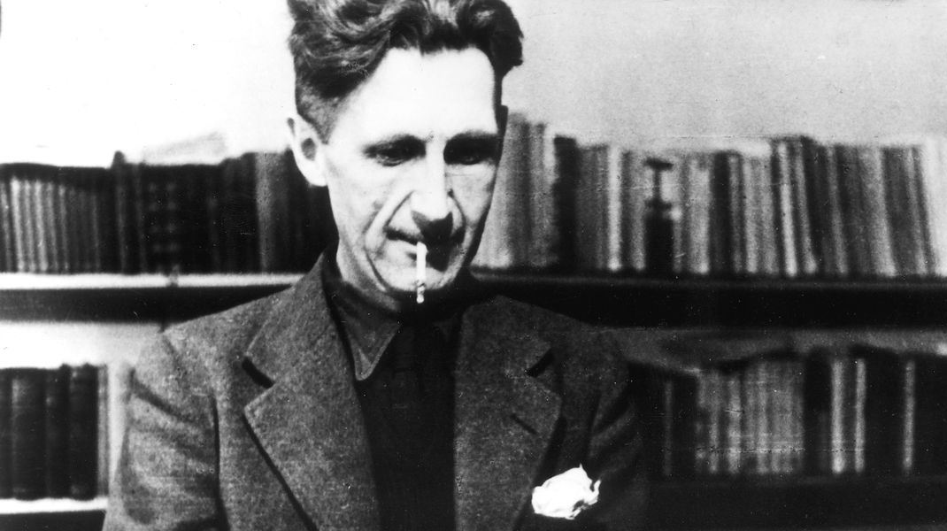 Πρέπει να διαβάσεις την κριτική του George Orwell στο 'Ο Αγών μου' του Χίτλερ