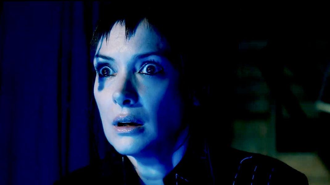 Ο νέος 'Σκαθαροζούμης' έχει Monica Bellucci και είναι πιο Tim Burton από ποτέ