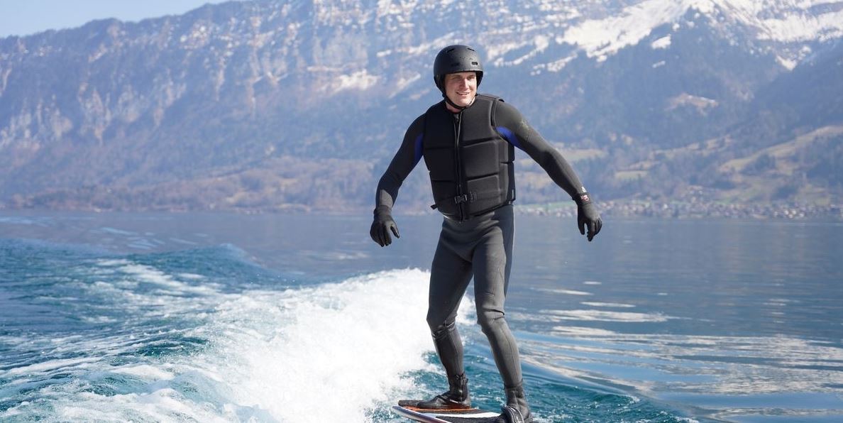 Ηλεκτρική σανίδα για να σκίζεις τα κύματα, αυτή η τάση