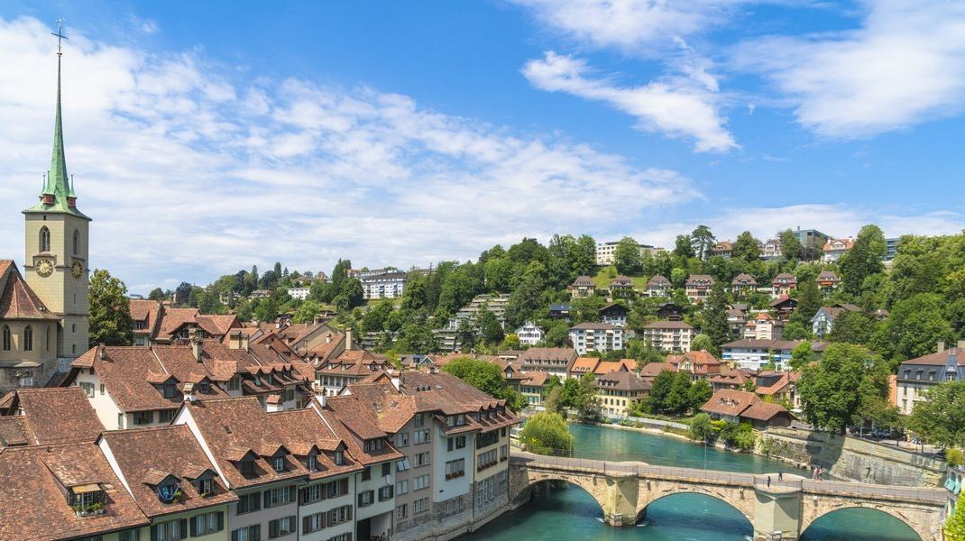 Οι ευρωπαϊκές χώρες που δίνουν μέσο μισθό άνω των 5.000 ευρώ