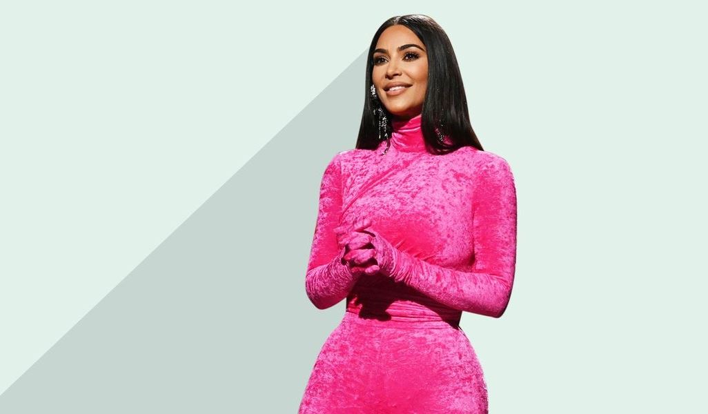 Η Kim Kardashian τρολάρει τις Kardashians