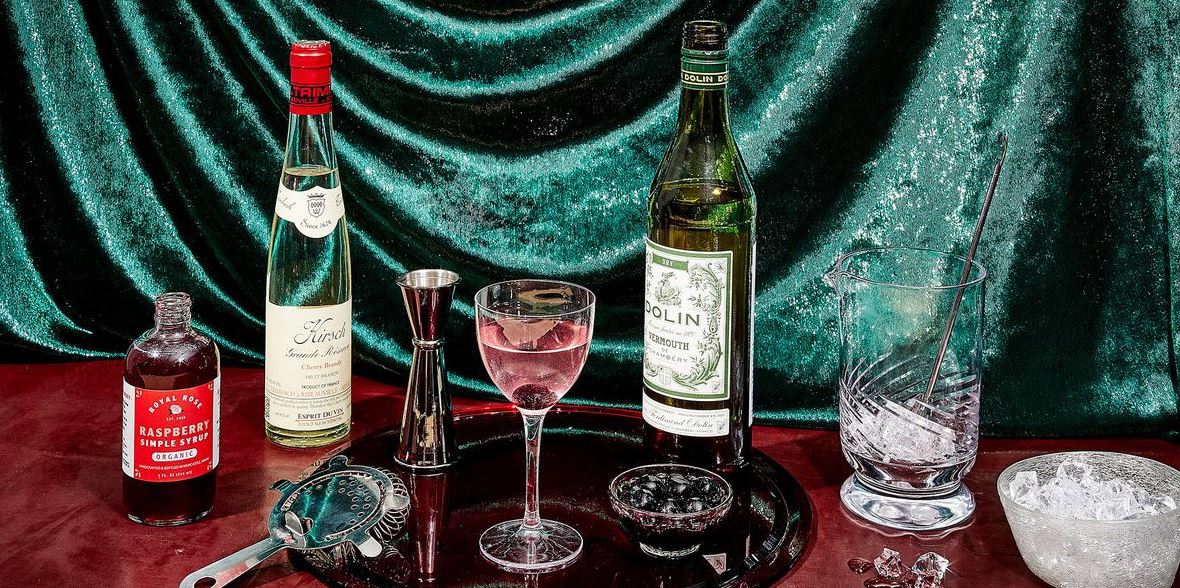 Στο Παρίσι του 1920 με ένα Rose στο χέρι