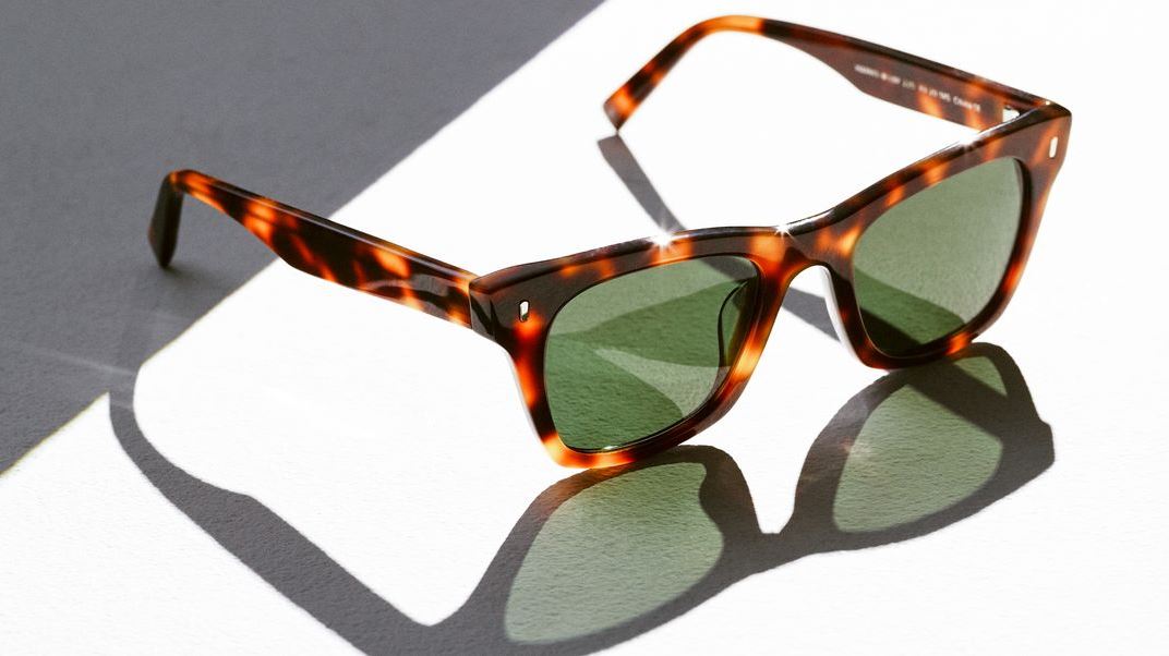 Το ζευγάρι γυαλιών ηλίου που δείχνει ωραίο σε όλους