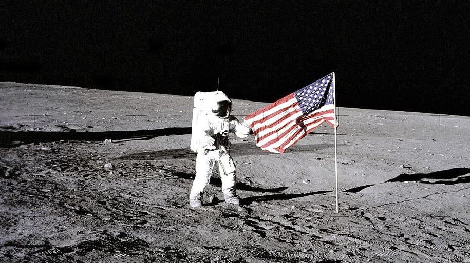 Τύπος λέει πως του ανήκει η Σελήνη, ζητά ενοίκιο από τη NASA