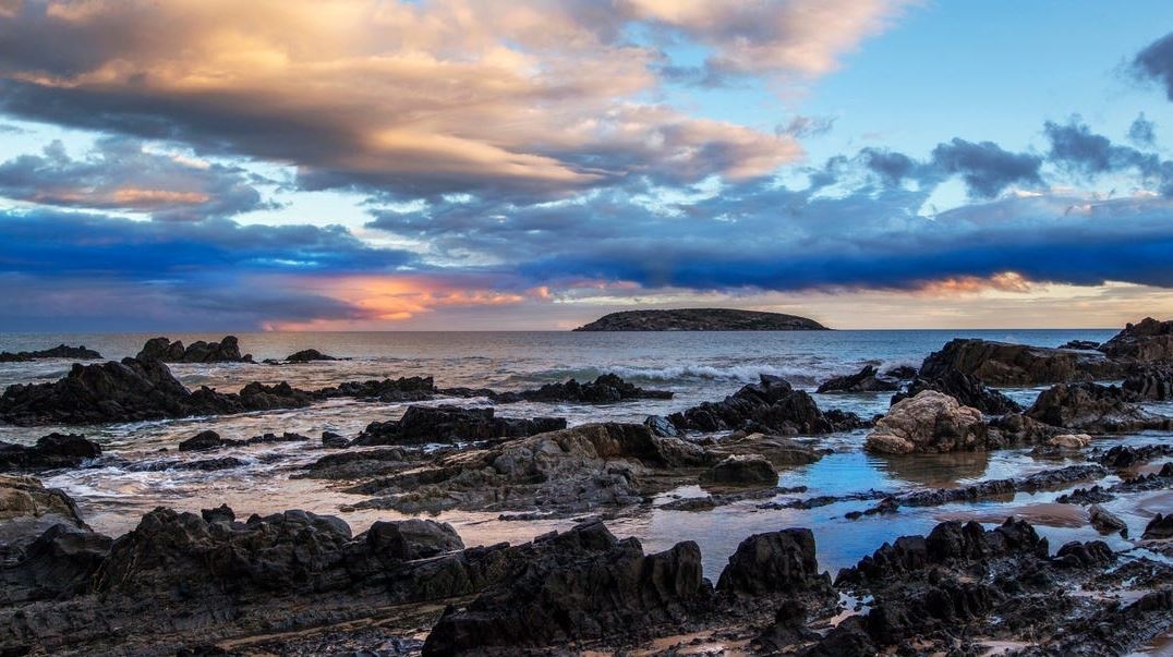 Γιατί κάποιες παραλίες στην Αυστραλία έχουν ροζ χρώμα