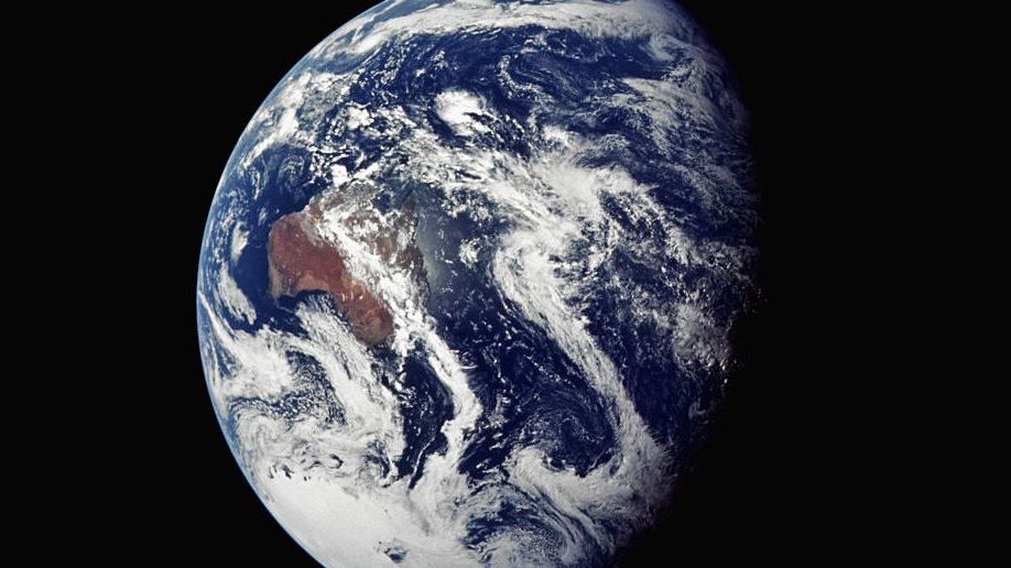 Γιατί η Γη γίνεται όλο και πιο σκοτεινή