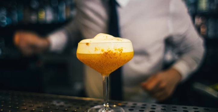 Η νέα σκηνή του μπαρ