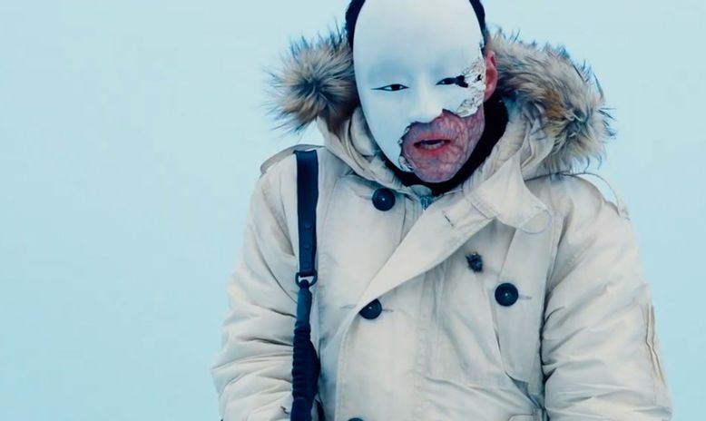 H πραγματική σημασία της μάσκας του Safin στο No Time To Die