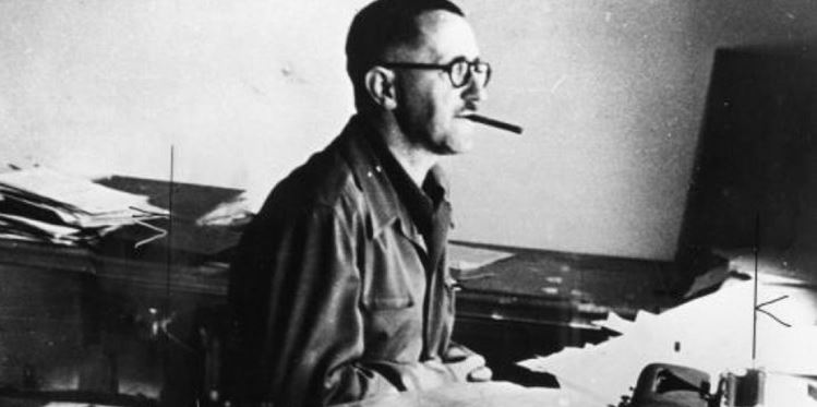 O Bertolt Brecht και η απολυτότητα της ανθρώπινης βλακείας