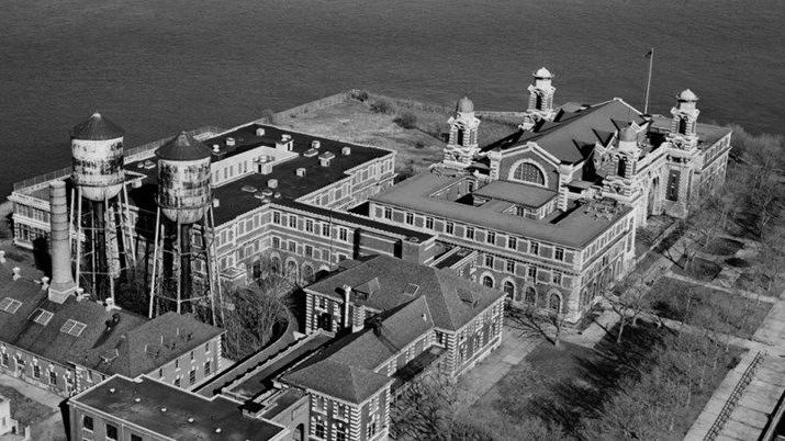 Νήσος Έλις, η πρώτη εικόνα που αντίκριζαν χιλιάδες Έλληνες που έφταναν στην Αμερική ως μετανάστες