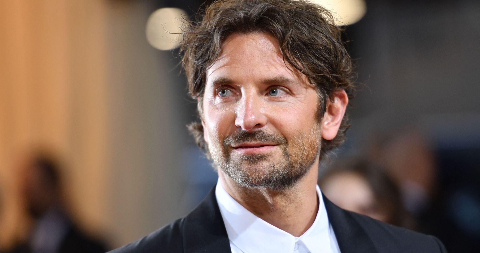 Ούτε η Gigi Hadid γλίτωσε από τη μάνα του Bradley Cooper