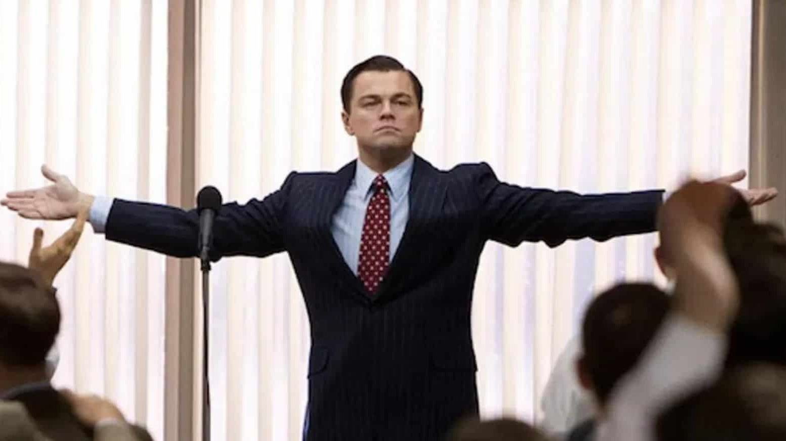 10 χρόνια πέρασαν από το εμβληματικό 'δε φεύγω' του Leonardo DiCaprio στον 'Λύκο της Wall Street'