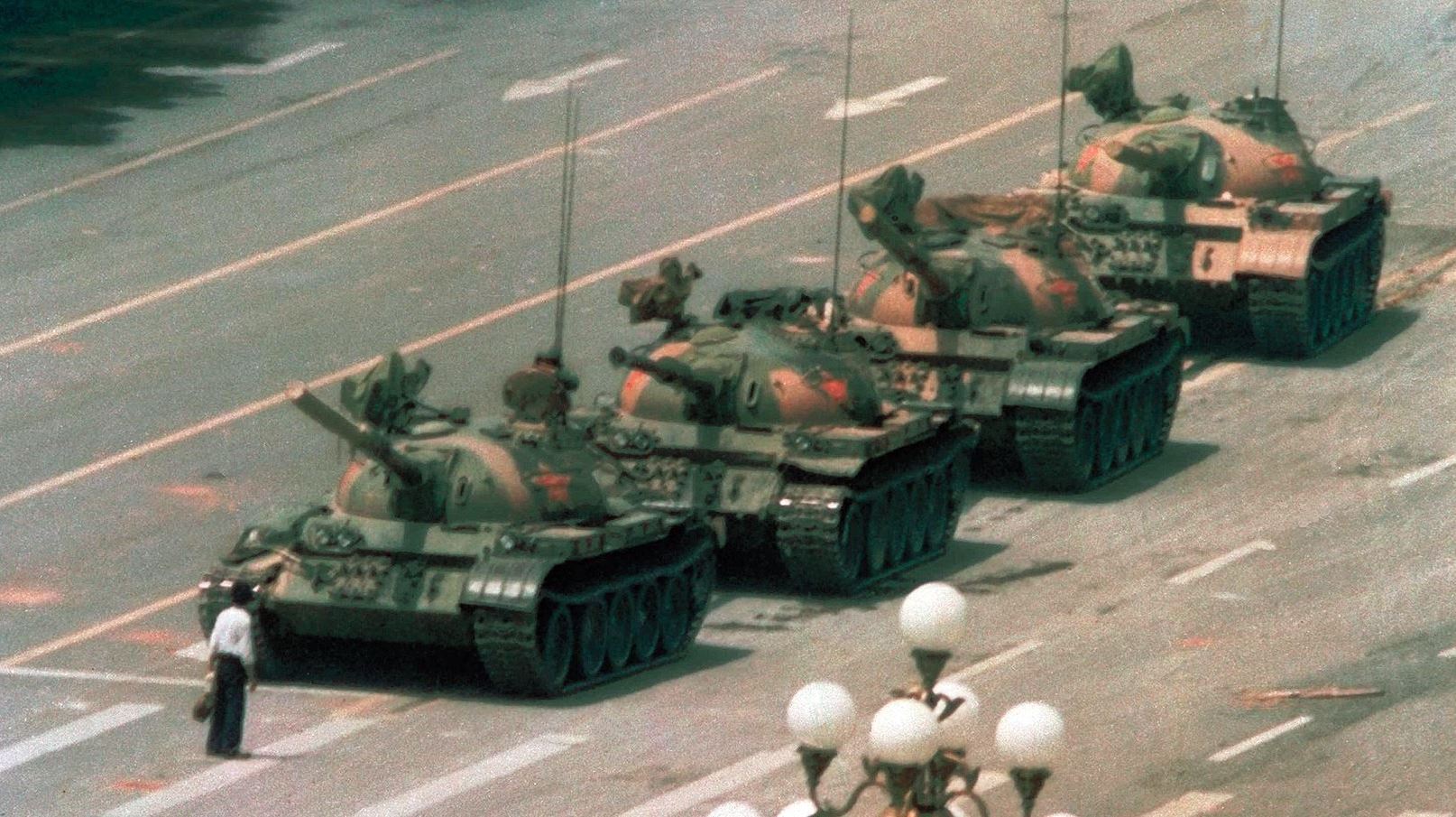 H ιστορία πίσω από την εμβληματική φωτογραφία του Tank Man