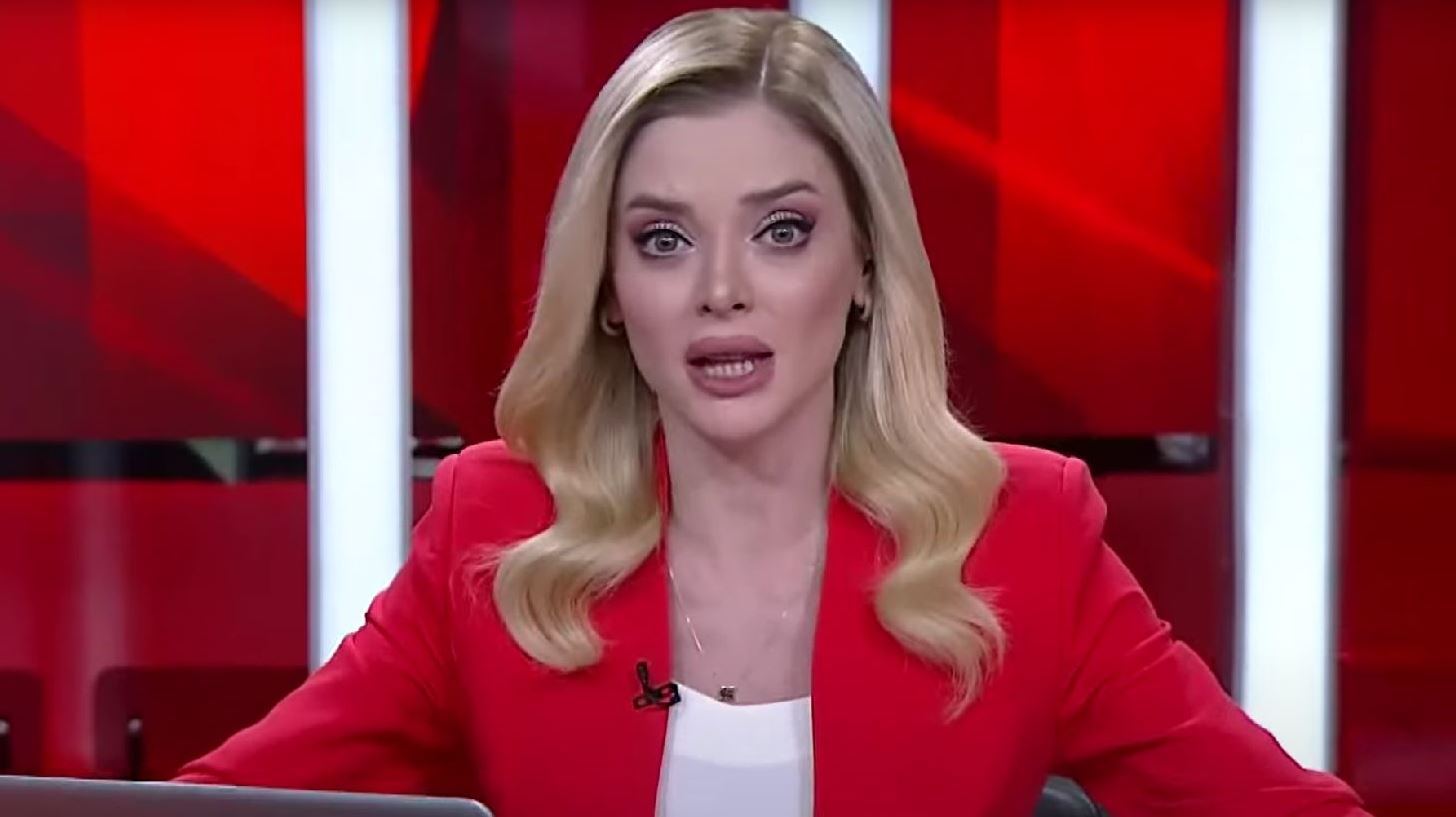 Δημοσιογράφος έτρεμε σε ζωντανή μετάδοση από τον σεισμό στην Κωνσταντινούπολη (video)