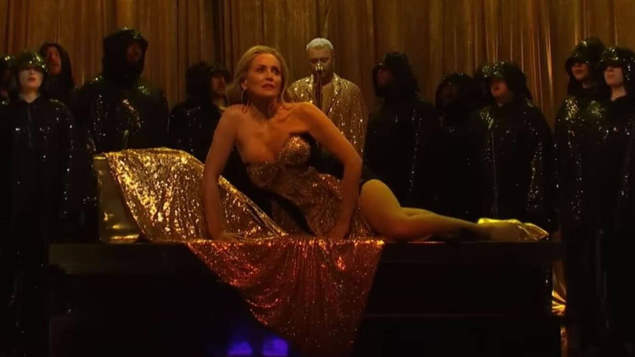 Αυτή ίσως είναι η πιο σέξι εμφάνιση της Sharon Stone τελευταία